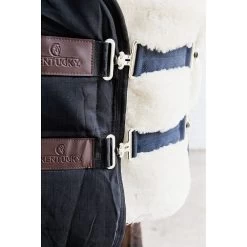Kentucky Borstverlenger | Vegan Bont | 2 Sluitingen -Equestrian Supply Store 179A2656