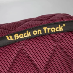 Back On Track Zadeldek Airflow 3D Mesh| Jumping 24 Back On Track Zadeldek Airflow 3D Mesh| Jumping -Equestrian Supply Store 2413AirflowSaddlePadJumpingWineRed03Web 1000x1