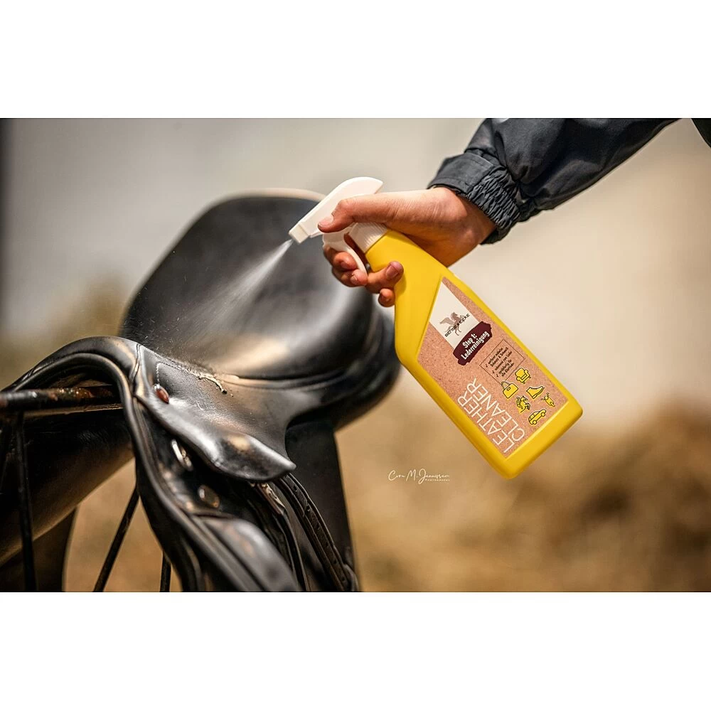 Bense & Eicke Leder Cleaner Stap 1 500ml 4 Bense & Eicke Leder Cleaner Stap 1 500ml - Image 2
