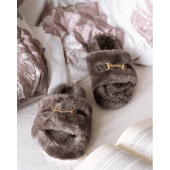 Adamsbro Slippers | Schapenvacht | Dames -Equestrian Supply Store Skarmavbild2022 11 19kl.17.00.31 1434x1800