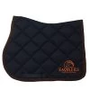 Emmers Zadeldek Luxe Veelzijdigheid Met Logo 1 Emmers Zadeldek Luxe Veelzijdigheid Met Logo -Equestrian Supply Store WhatsApp20Image202022 04 2620at201.12.2020PM201