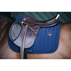 Kentucky Zadeldek | Fishbone | VZ -Equestrian Supply Store d1783eae3e86fa9f89bdd3cc434c43c1cffcc2689aee737c92d8d34f11a71a5e